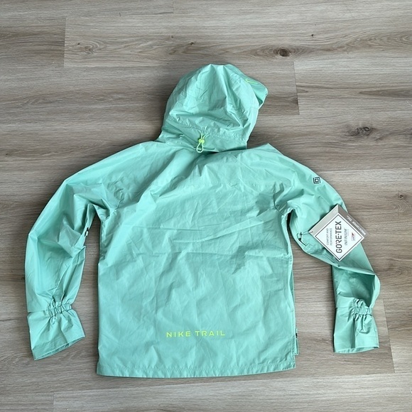 Nike women GORE-TEX INFINIUM ™ Trail Running Jacket - Picture 10 of 10